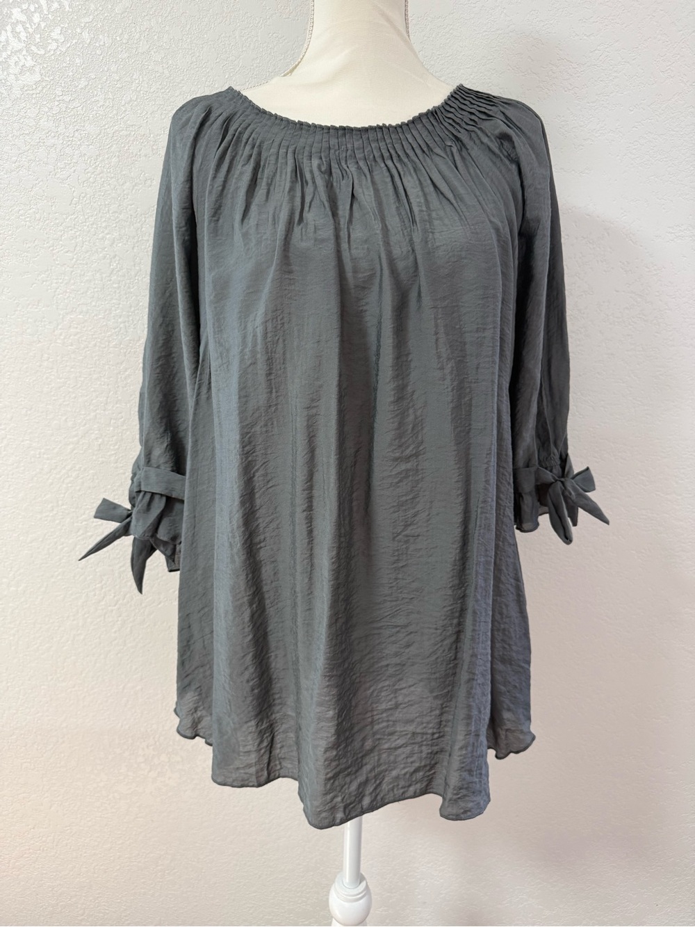 PAISLEY VINE Gray Solid Peasant Blouse 3/4 Sleeve Bow Cuffs Round Neck S